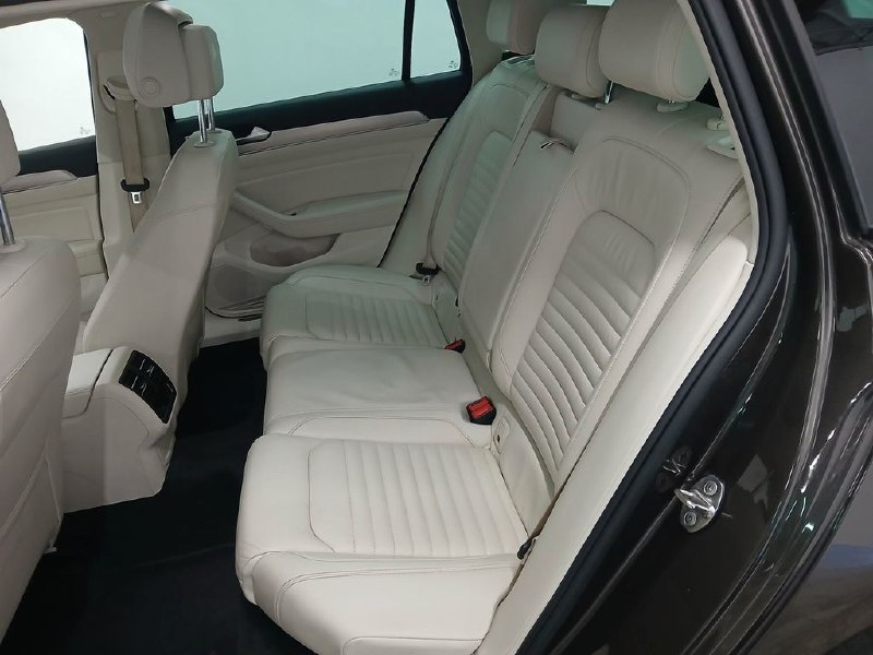 Volkswagen Passat Variant вид 3 (t.me/Eur0pAvto/2982)