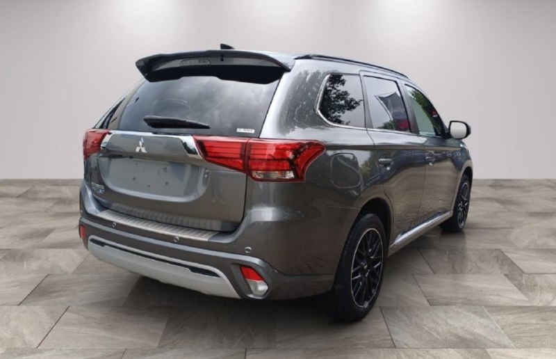 Mitsubishi Outlander вид 2 (t.me/Eur0pAvto/2991)