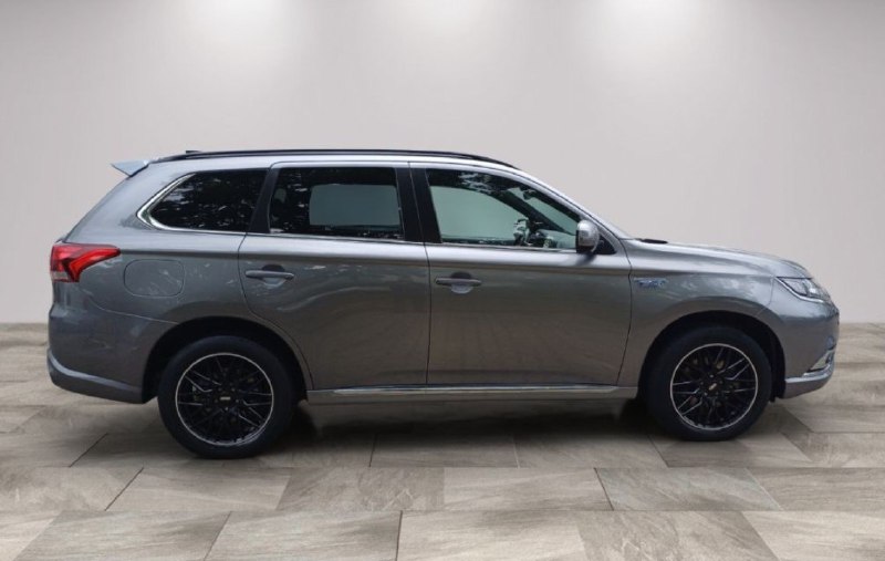 Mitsubishi Outlander вид 3 (t.me/Eur0pAvto/2992)